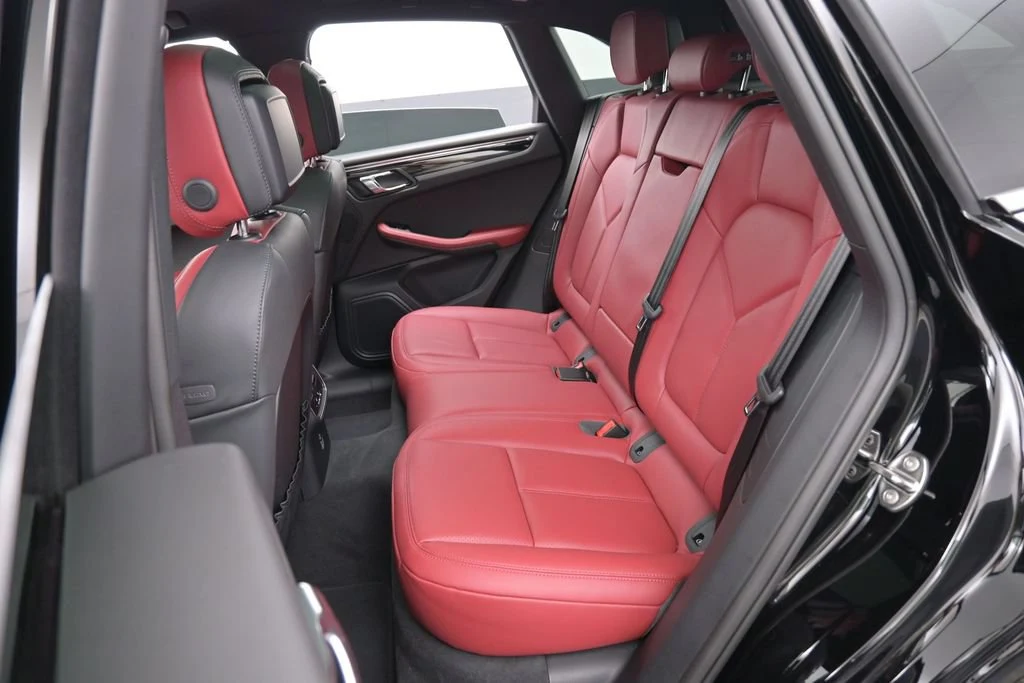 2026 Porsche Macan interior, seats, Black/Bordeaux Red