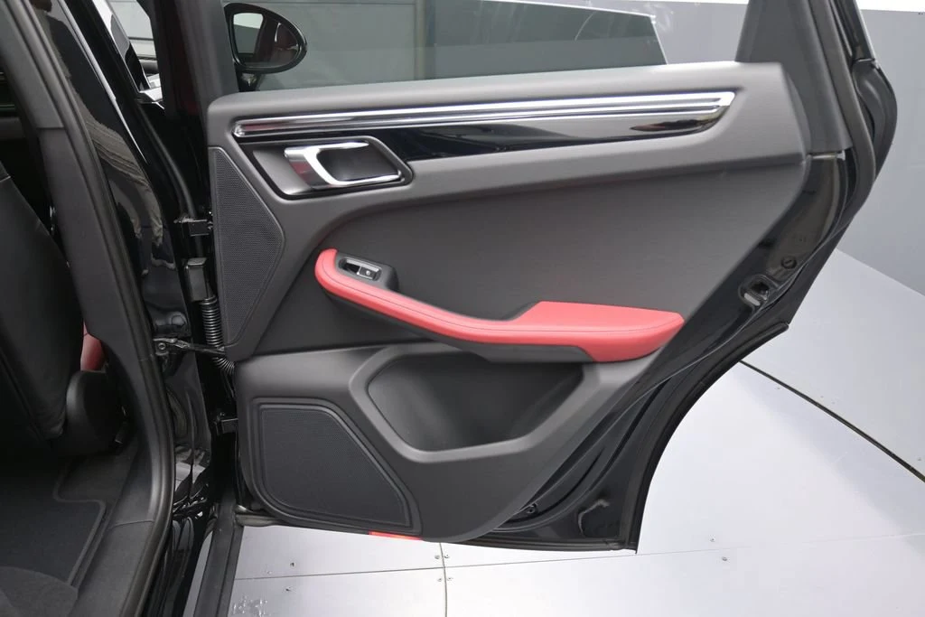2026 Porsche Macan interior, door panel, Black/Bordeaux Red