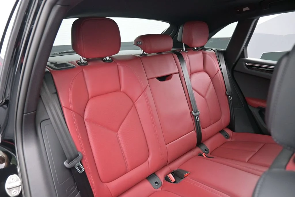 2026 Porsche Macan interior, seats, Black/Bordeaux Red