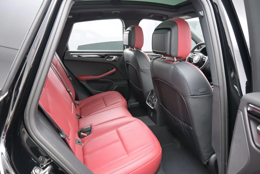 2026 Porsche Macan interior, seats, Black/Bordeaux Red
