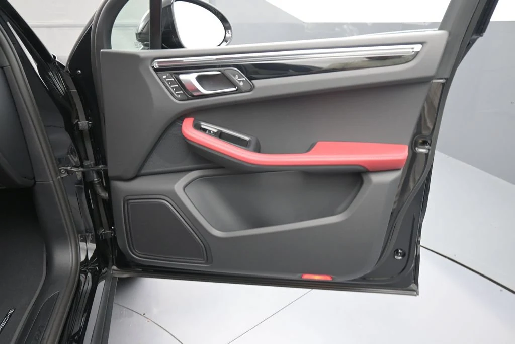 2026 Porsche Macan interior, door panel, Black/Bordeaux Red