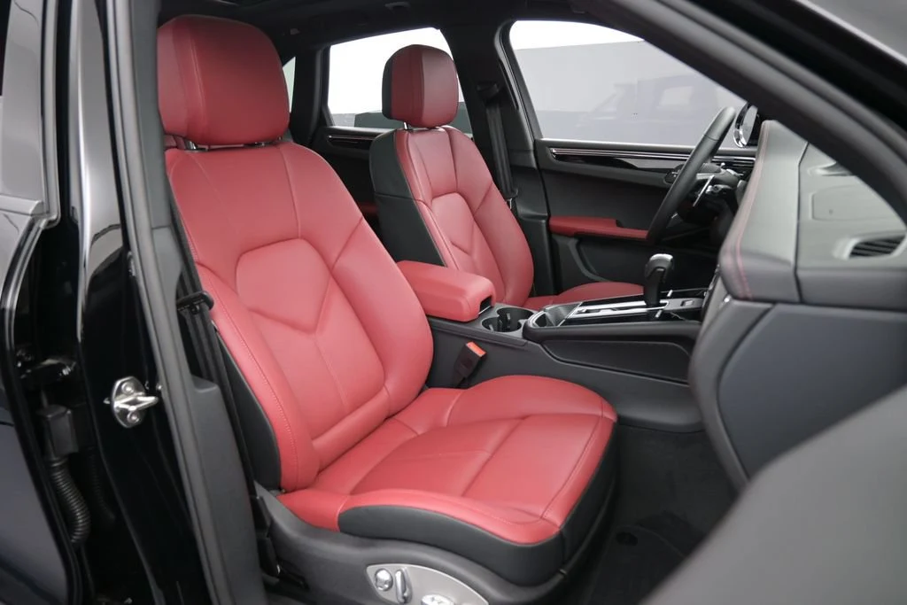 2026 Porsche Macan interior, seats, Black/Bordeaux Red