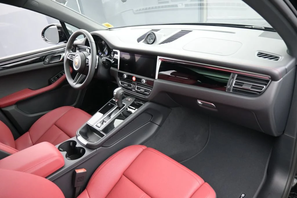 2026 Porsche Macan interior, Black/Bordeaux Red