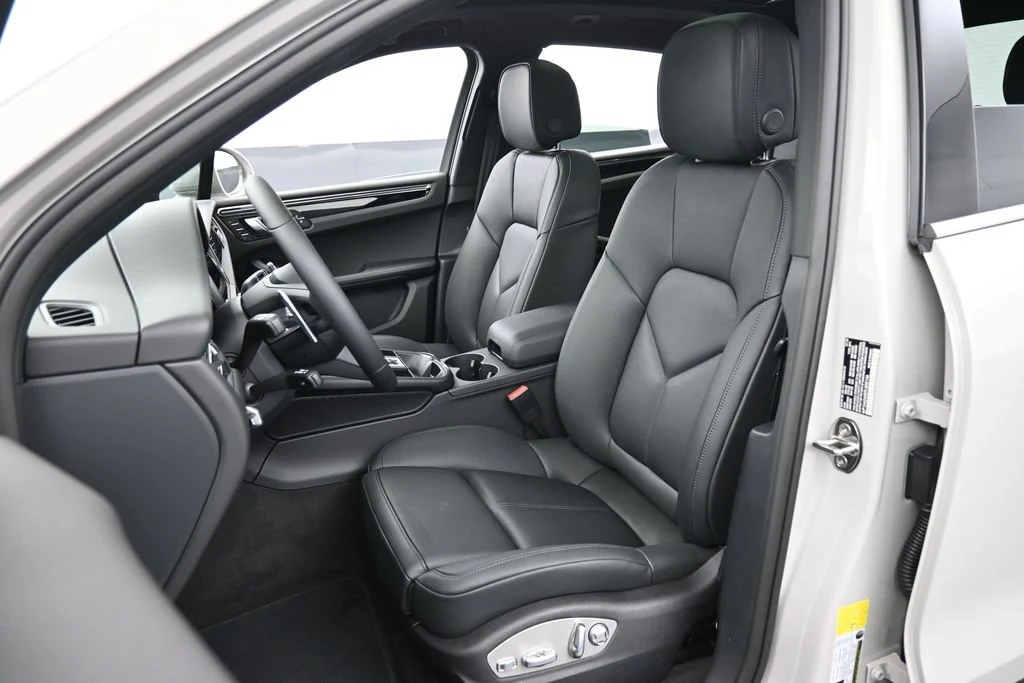 2026 Porsche Macan interior, seats, Black