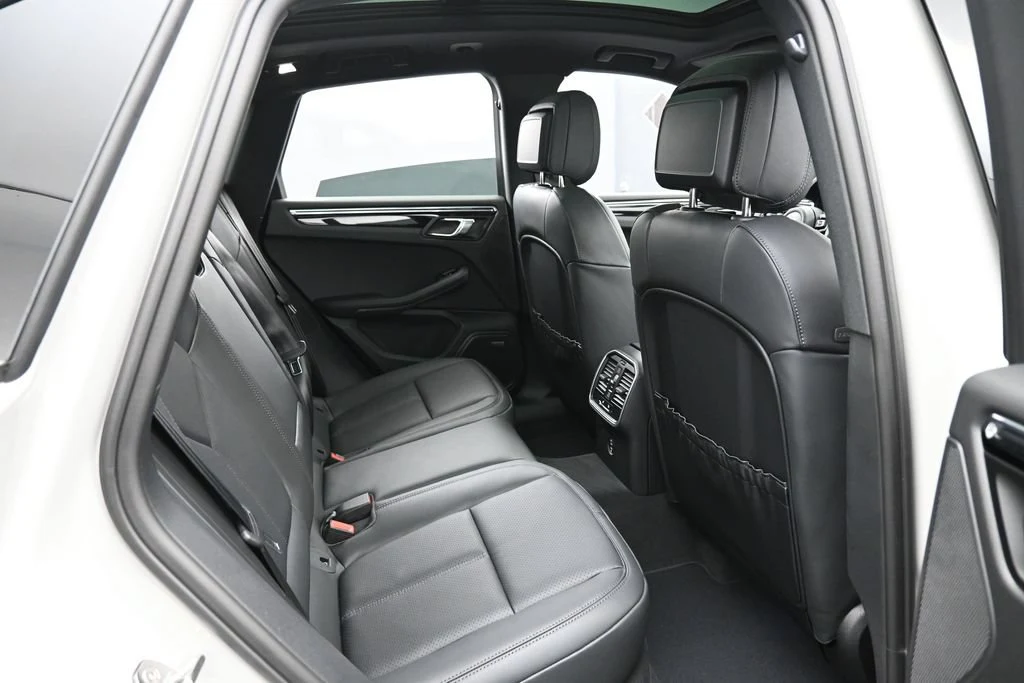 2026 Porsche Macan interior, seats, Black