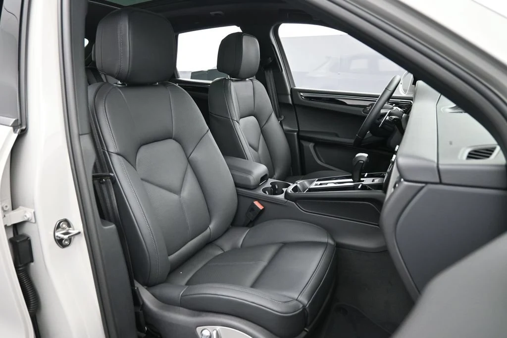 2026 Porsche Macan interior, seats, Black