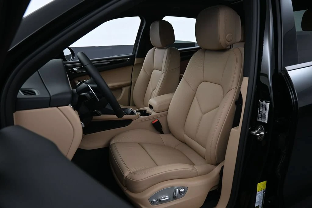 2026 Porsche Macan interior, seats, Black/Mojave Beige