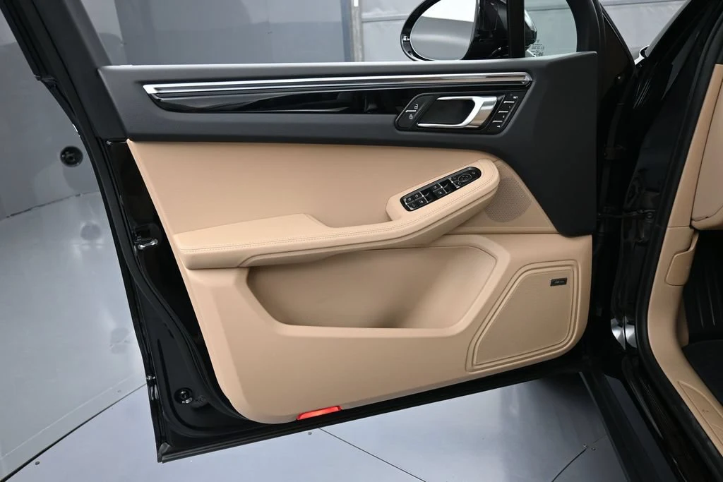2026 Porsche Macan interior, door panel, Black/Mojave Beige