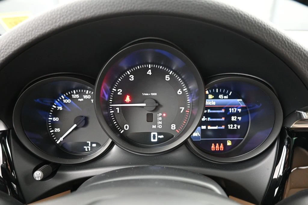 2026 Porsche Macan interior, Black/Mojave Beige