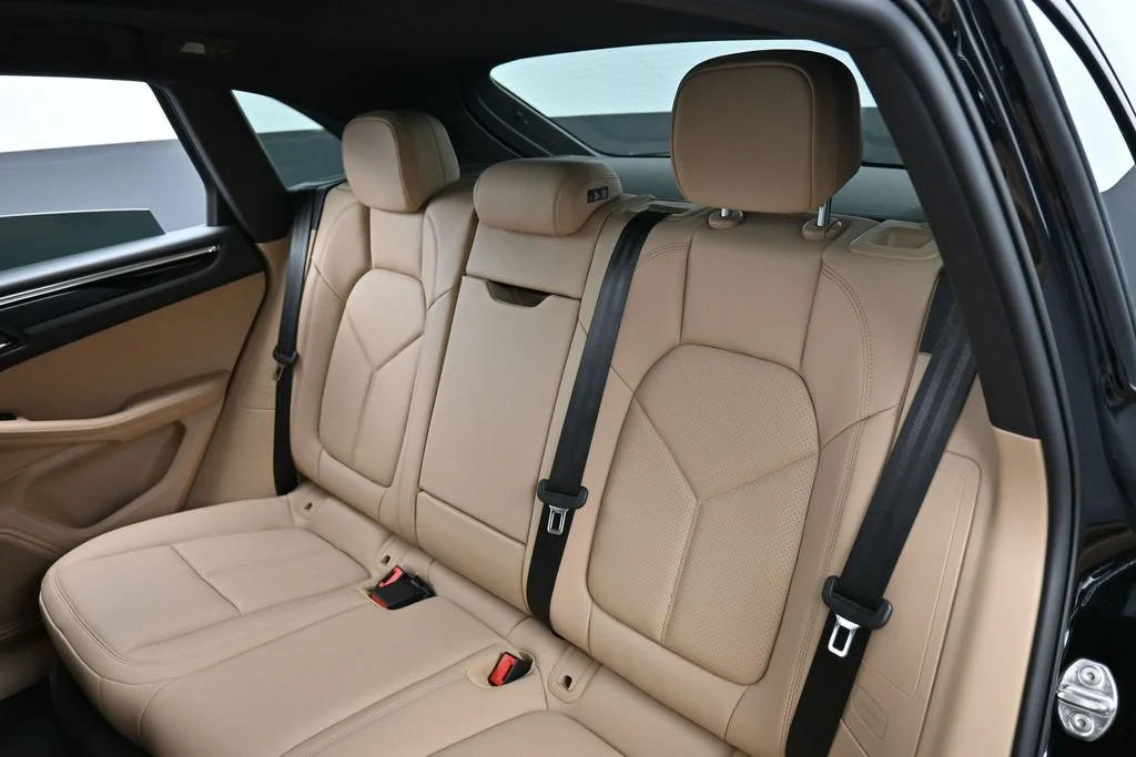 2026 Porsche Macan interior, seats, Black/Mojave Beige