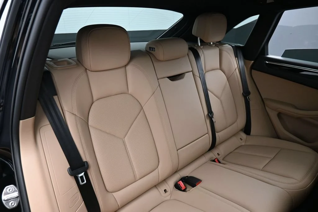 2026 Porsche Macan interior, seats, Black/Mojave Beige