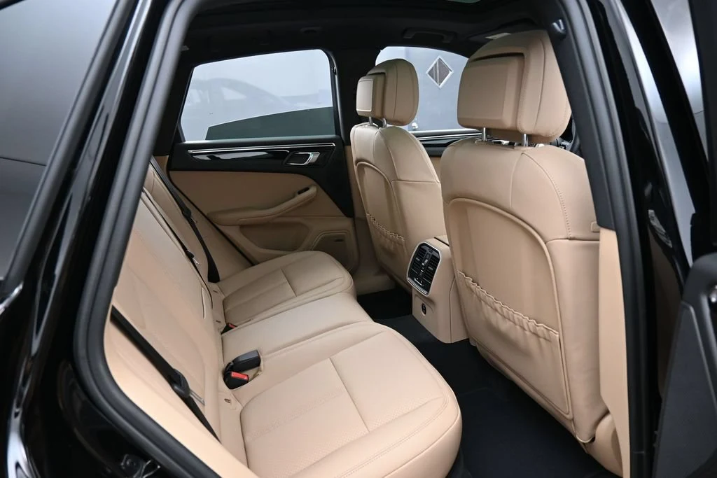 2026 Porsche Macan interior, seats, Black/Mojave Beige
