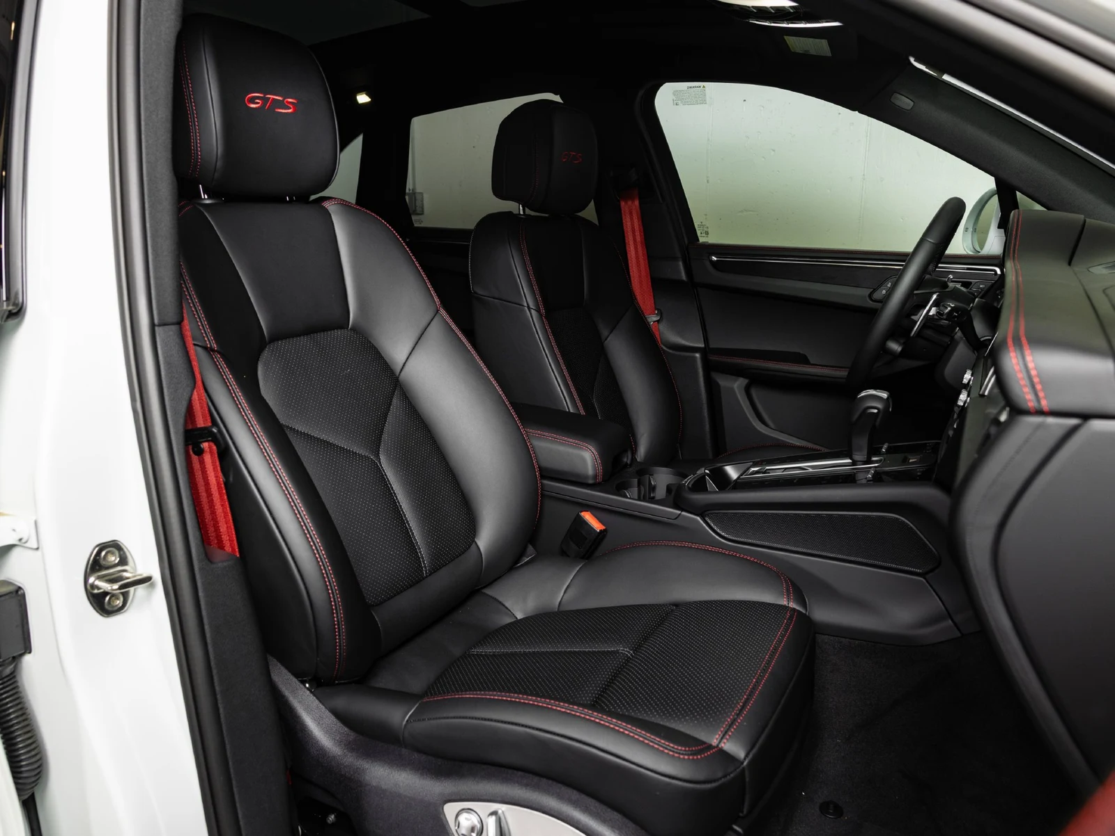 2026 Porsche Macan GTS interior, seats, Black / Carmine Red
