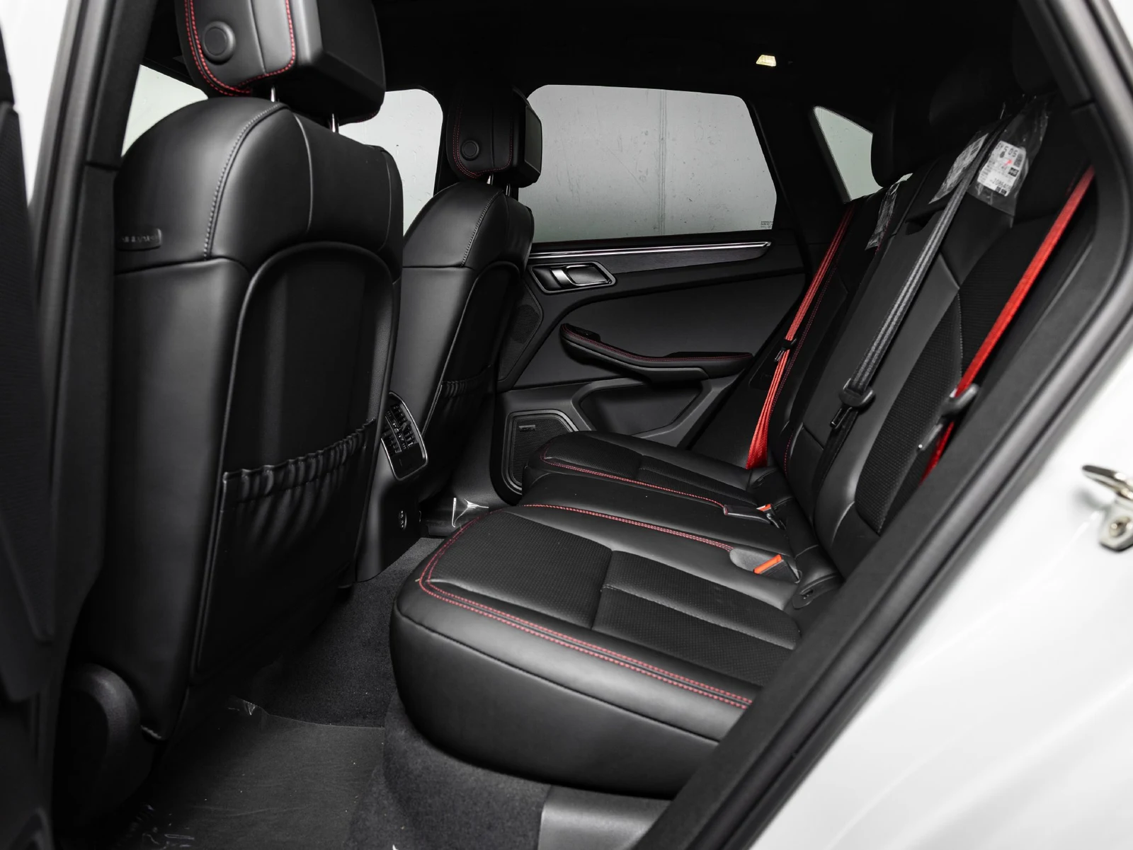 2026 Porsche Macan GTS interior, seats, Black / Carmine Red