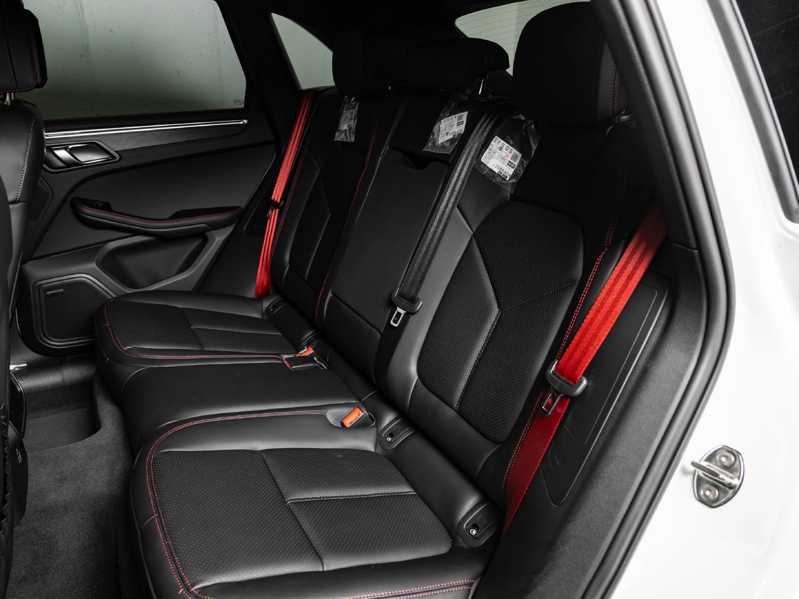 2026 Porsche Macan GTS interior, seats, Black / Carmine Red