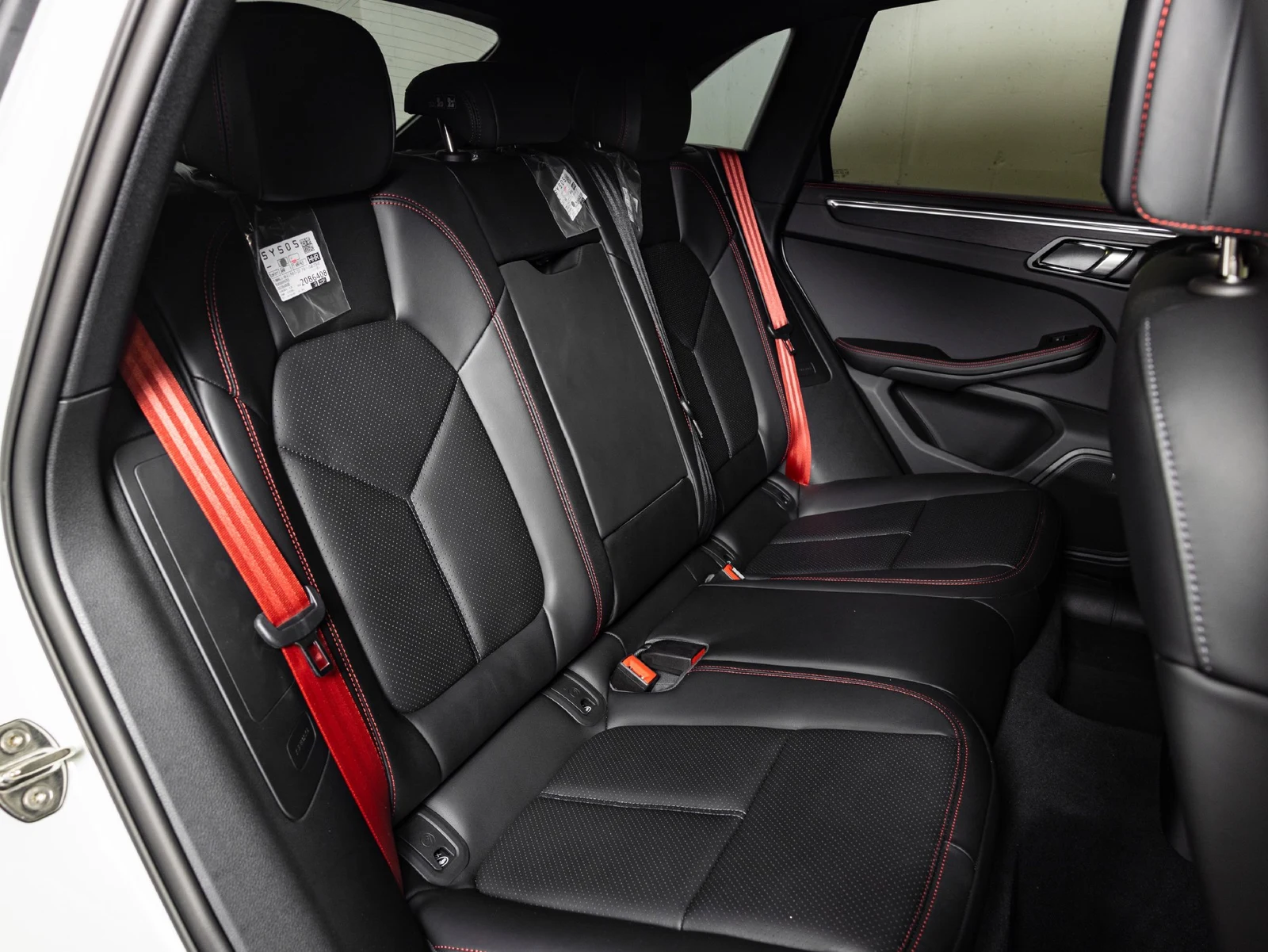 2026 Porsche Macan GTS interior, seats, Black / Carmine Red