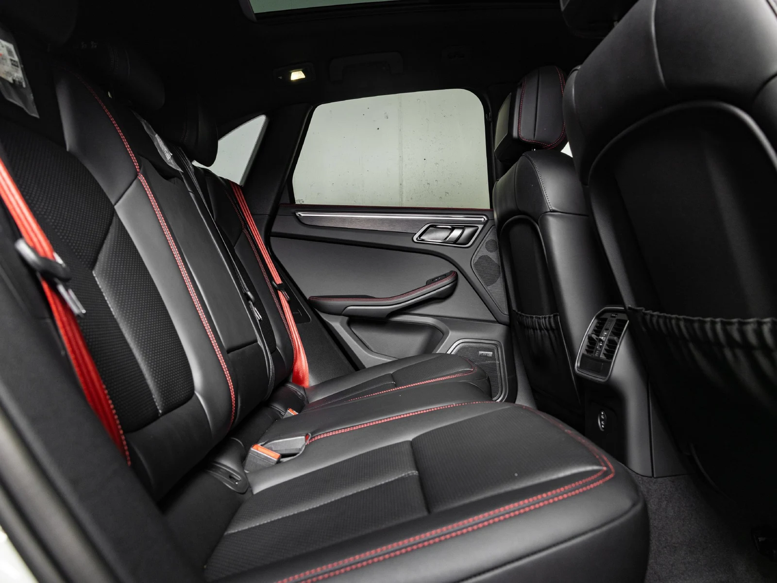 2026 Porsche Macan GTS interior, seats, Black / Carmine Red
