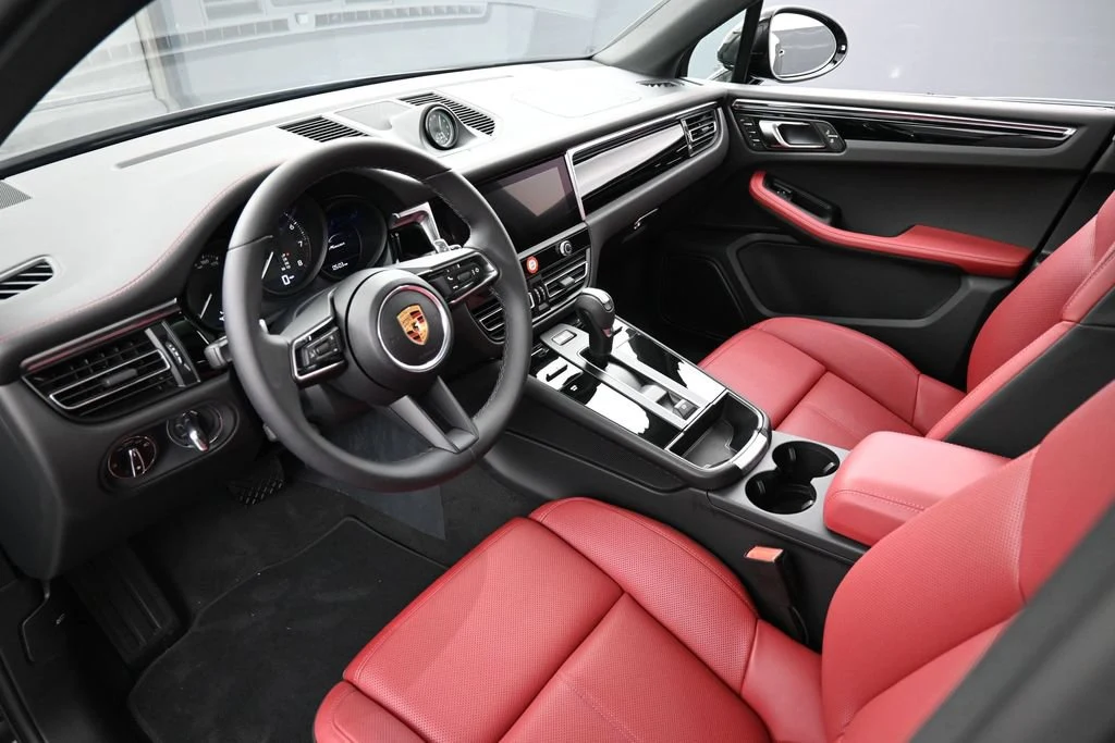 2026 Porsche Macan interior, Black/Bordeaux Red