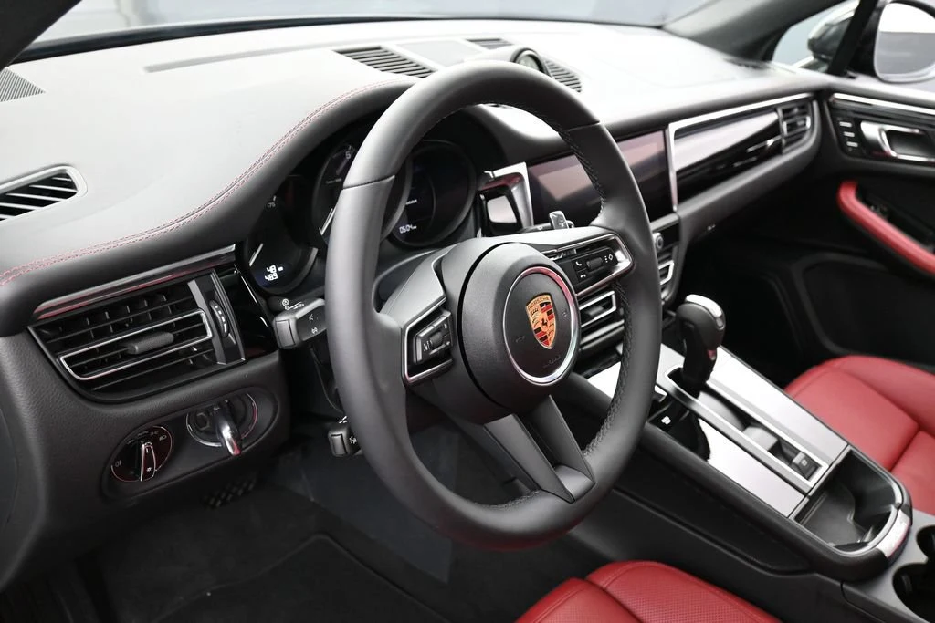 2026 Porsche Macan interior, Black/Bordeaux Red