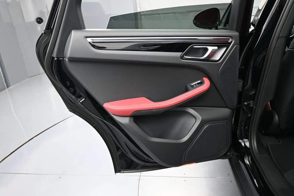 2026 Porsche Macan interior, door panel, Black/Bordeaux Red