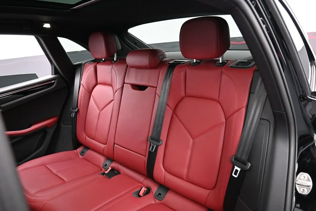 2026 Porsche Macan interior, seats, Black/Bordeaux Red