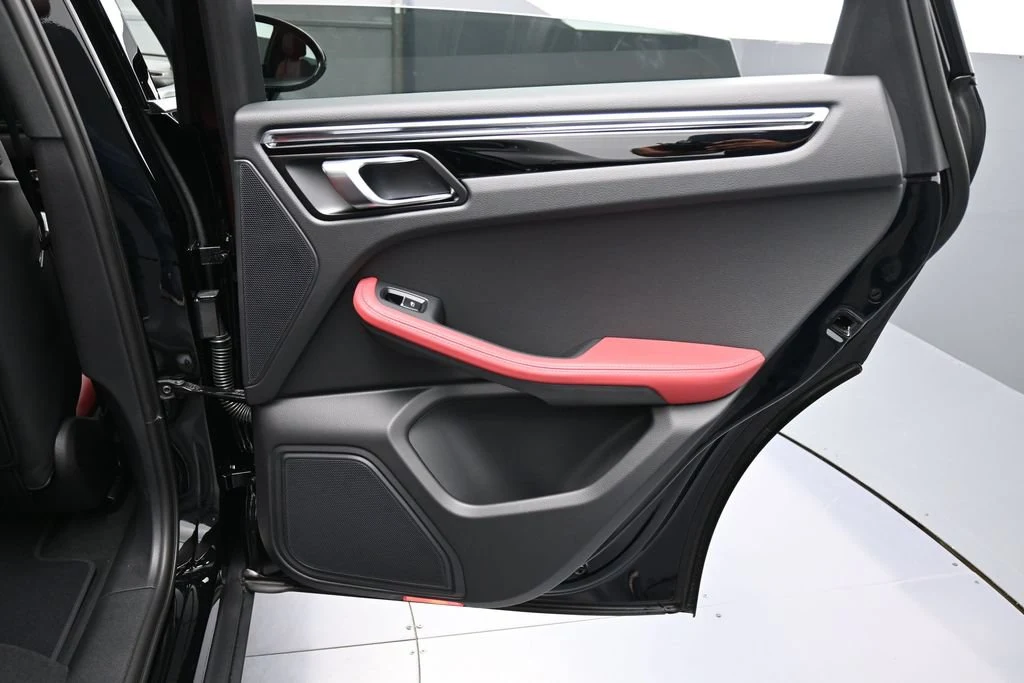 2026 Porsche Macan interior, door panel, Black/Bordeaux Red