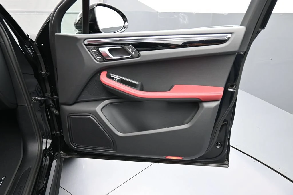2026 Porsche Macan interior, door panel, Black/Bordeaux Red