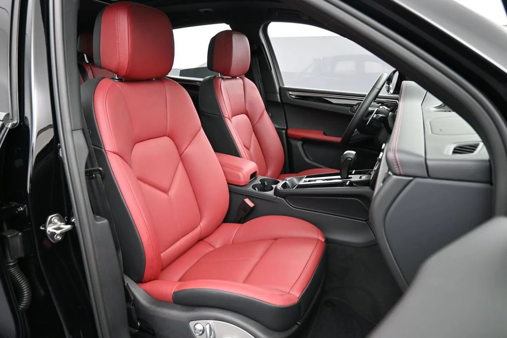2026 Porsche Macan interior, seats, Black/Bordeaux Red