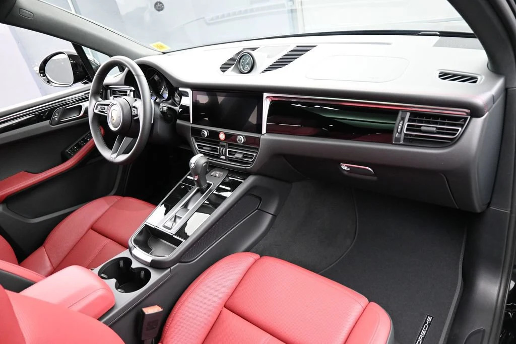 2026 Porsche Macan interior, Black/Bordeaux Red