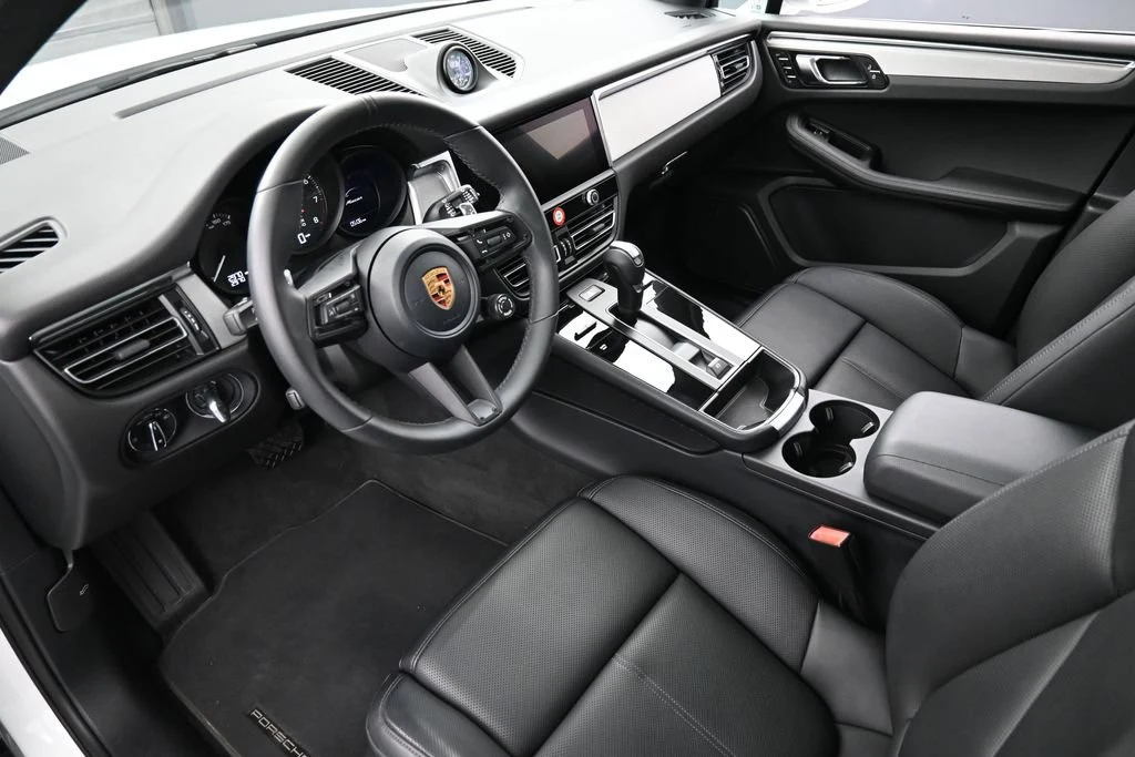 2026 Porsche Macan interior, dashboard, Black
