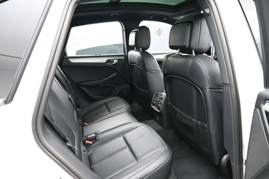 2026 Porsche Macan interior, seats, Black