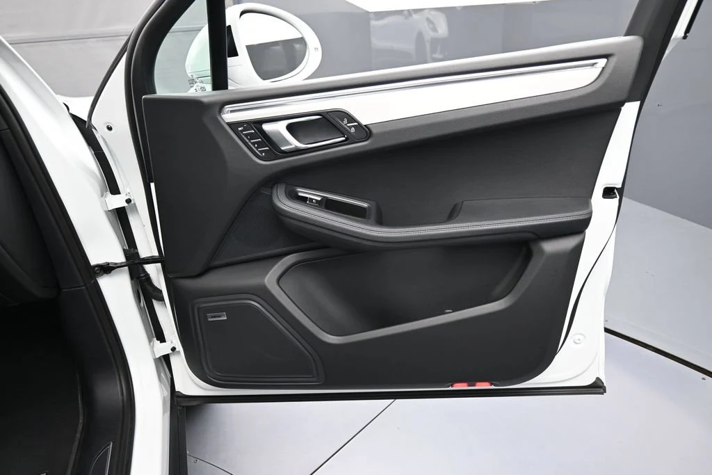 2026 Porsche Macan interior, door panel, Black