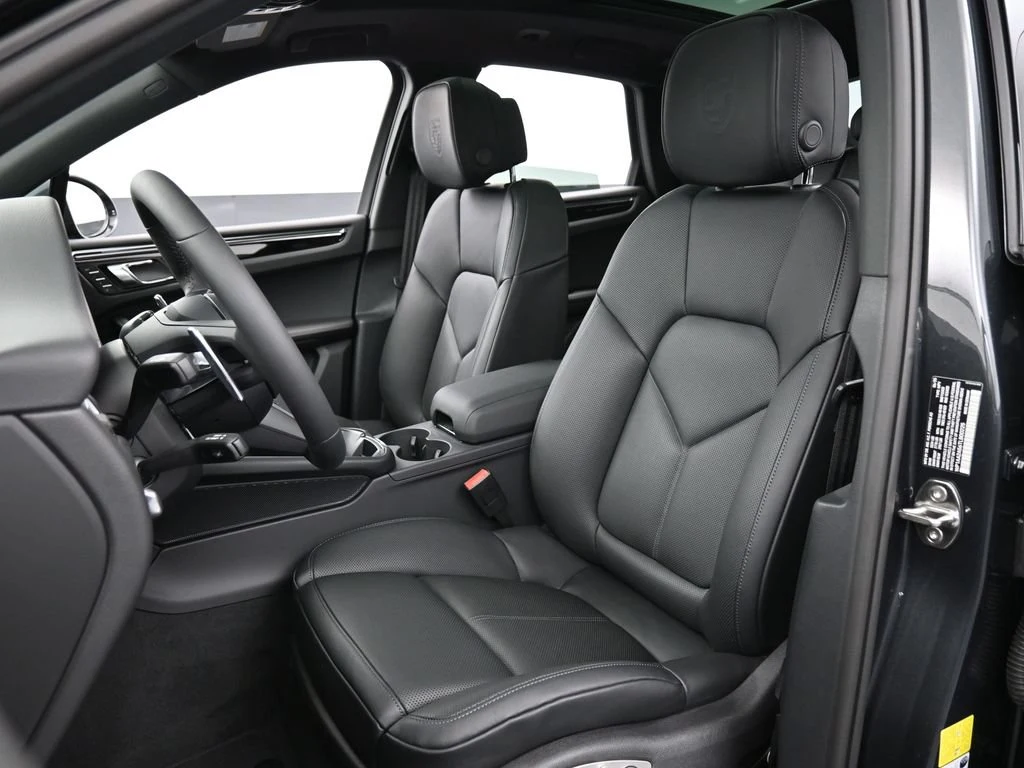 2026 Porsche Macan interior, seats, Black