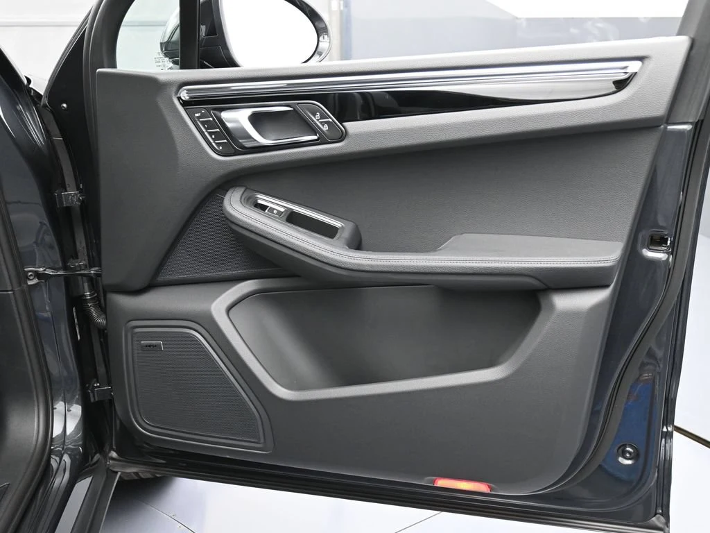 2026 Porsche Macan interior, door panel, Black