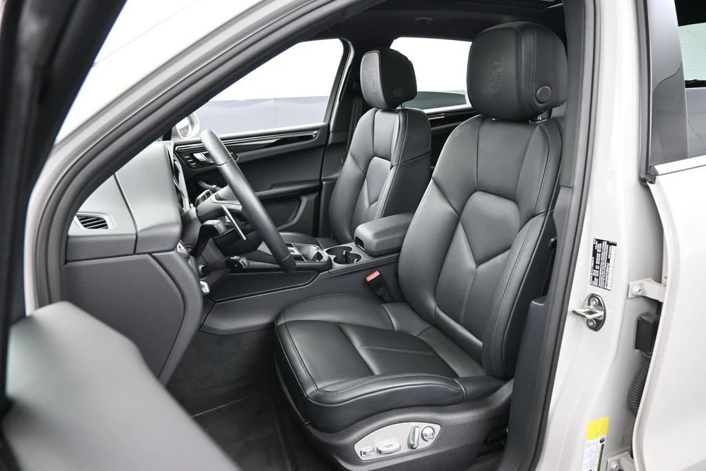 2026 Porsche Macan interior, seats, Black