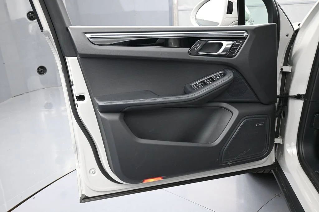2026 Porsche Macan interior, door panel, Black