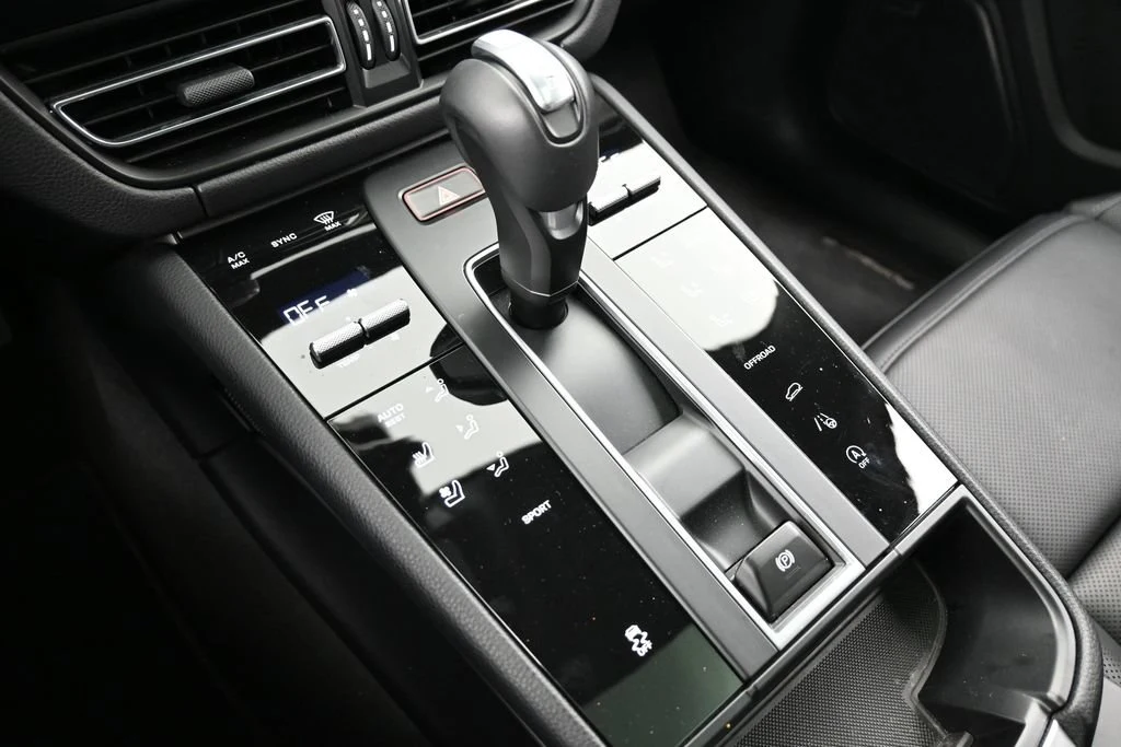 2026 Porsche Macan interior, center console, Black