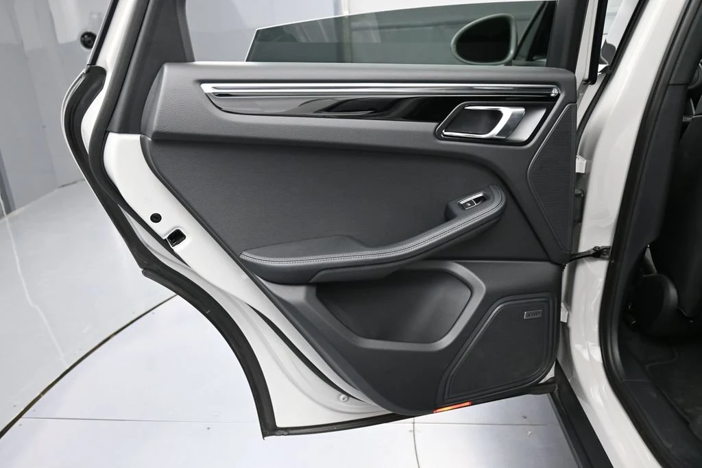 2026 Porsche Macan interior, door panel, Black