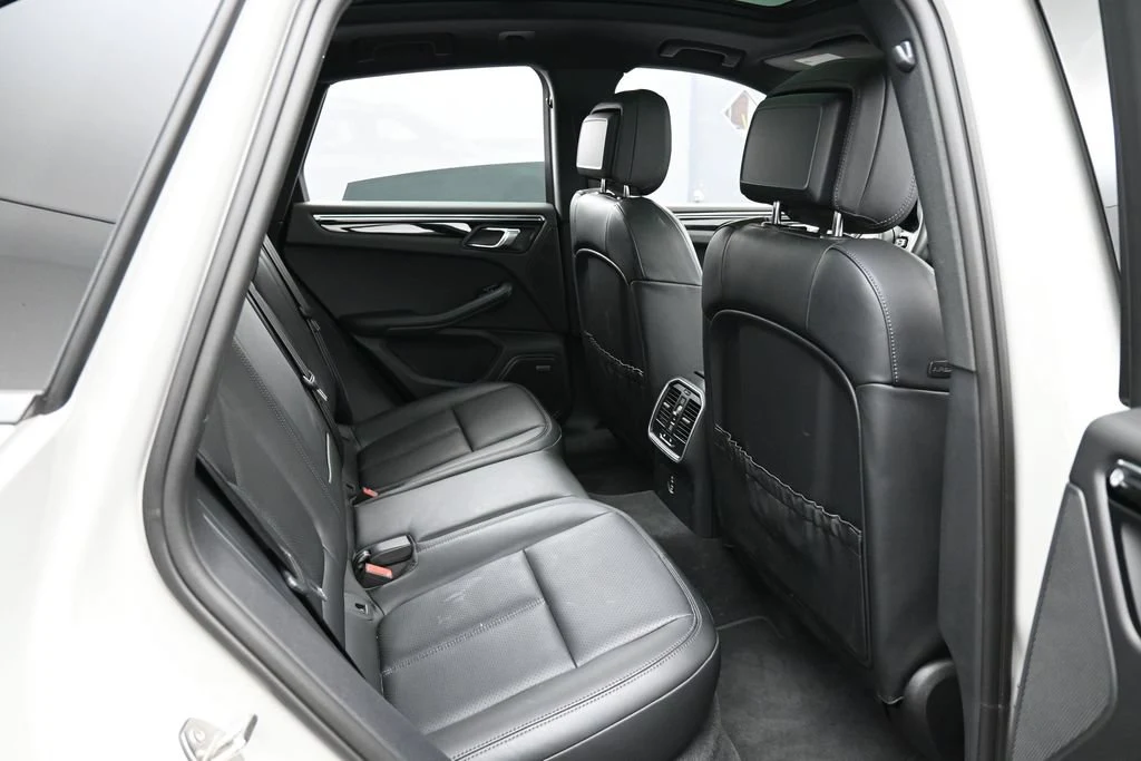 2026 Porsche Macan interior, seats, Black