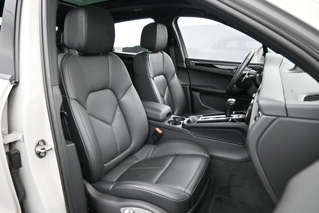 2026 Porsche Macan interior, seats, Black