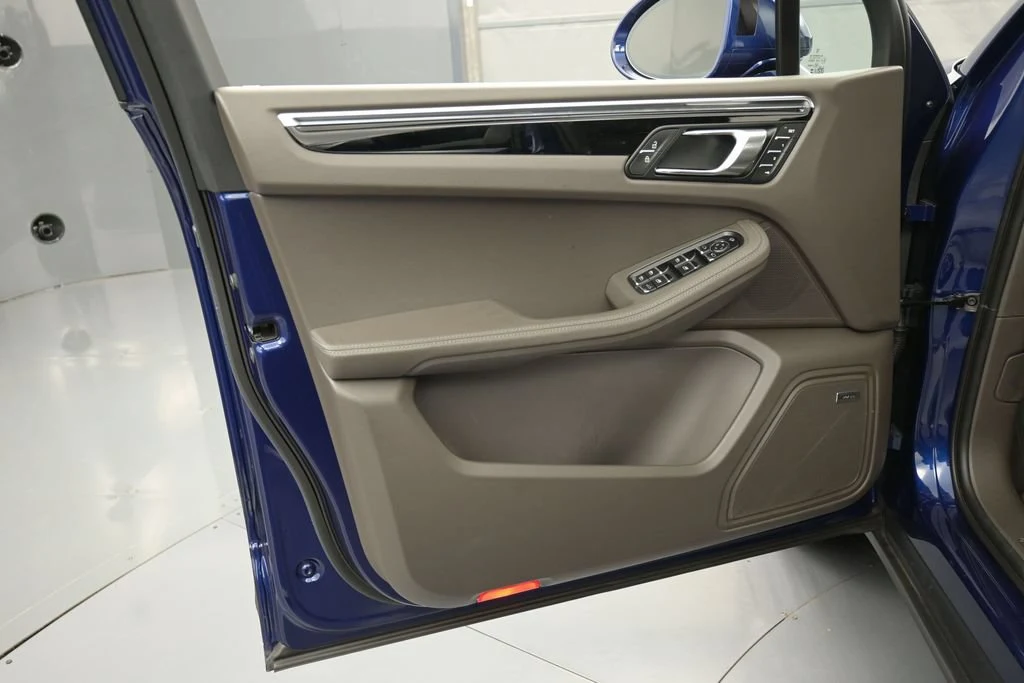 2026 Porsche Macan interior, door panel, Agate Grey