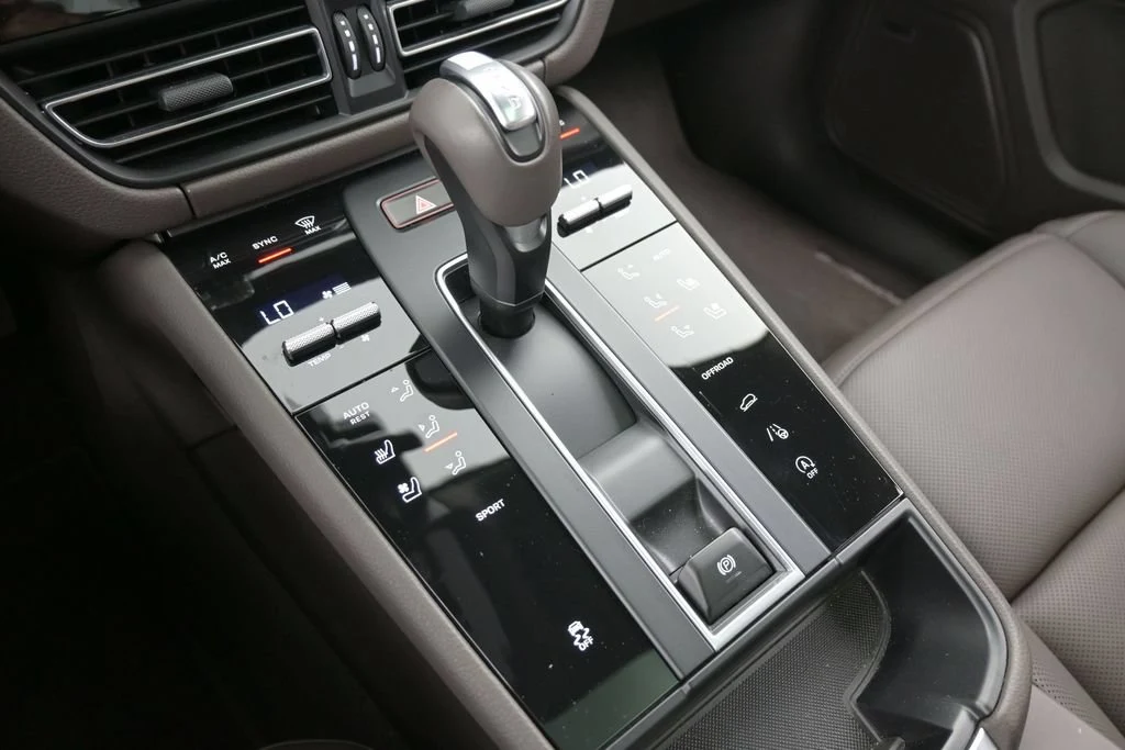 2026 Porsche Macan interior, center console, Agate Grey