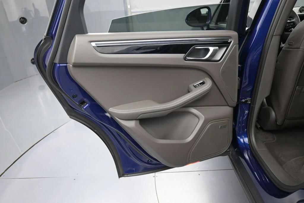 2026 Porsche Macan interior, door panel, Agate Grey