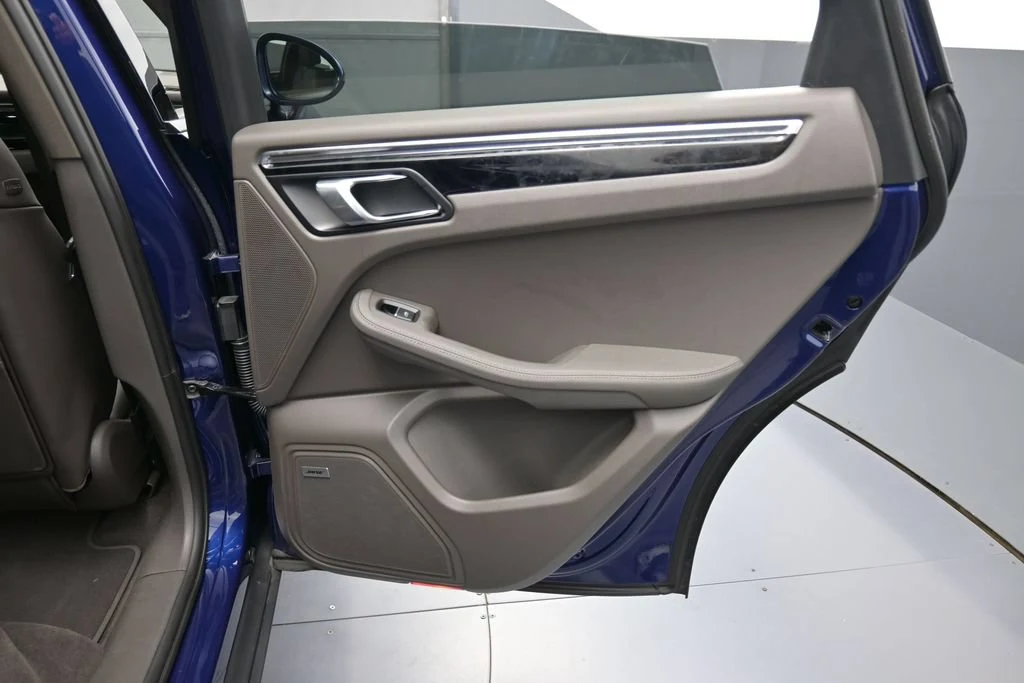 2026 Porsche Macan interior, door panel, Agate Grey