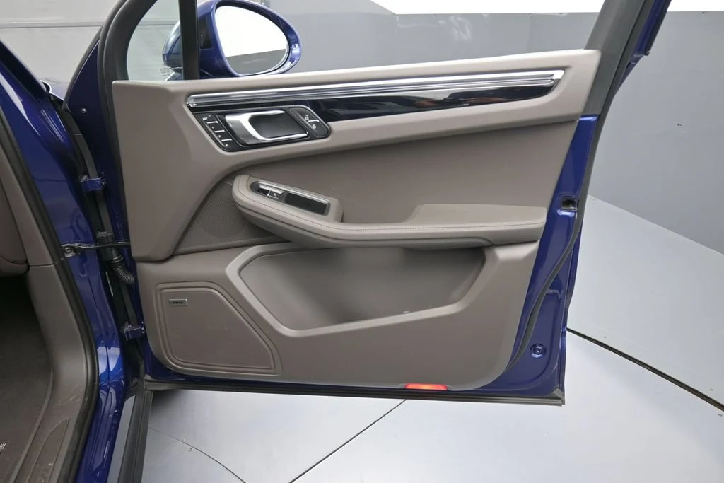 2026 Porsche Macan interior, door panel, Agate Grey