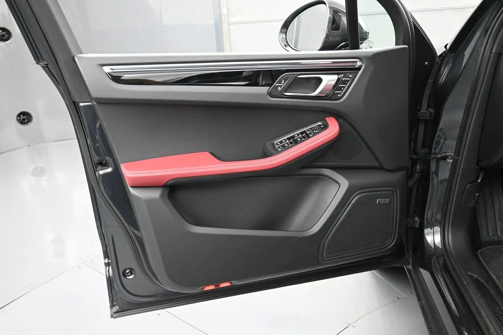 2026 Porsche Macan interior, door panel, Black/Bordeaux Red