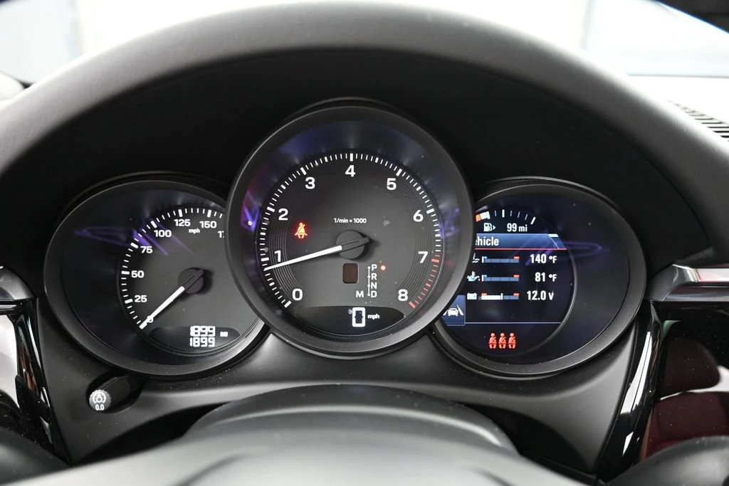 2026 Porsche Macan interior, Black/Bordeaux Red