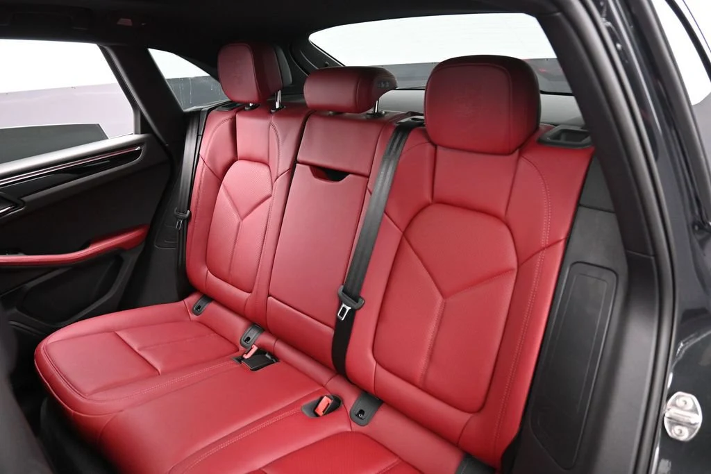 2026 Porsche Macan interior, seats, Black/Bordeaux Red