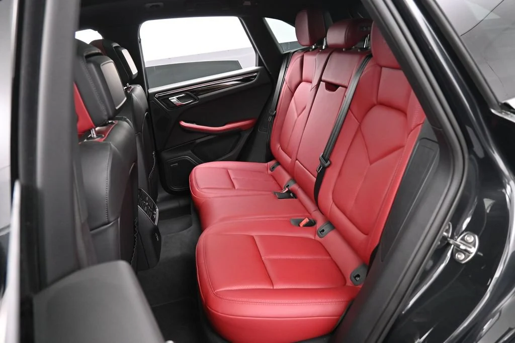 2026 Porsche Macan interior, seats, Black/Bordeaux Red