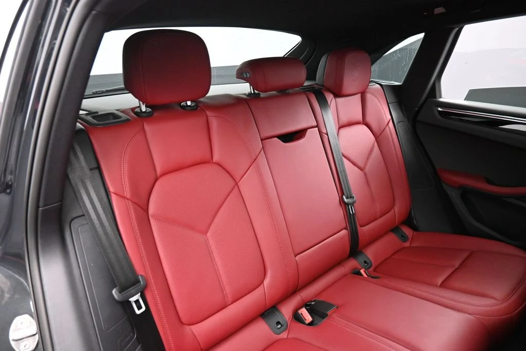 2026 Porsche Macan interior, seats, Black/Bordeaux Red